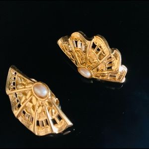 Vintage Avon Fan Shaped Clip-on Earrings